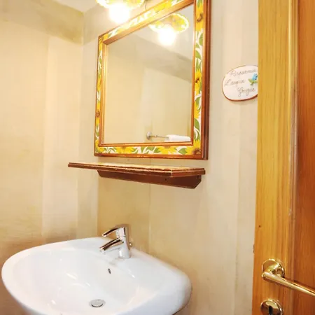 Agriturismo La Nevera Lanzo dʼIntelvi Chambre photo